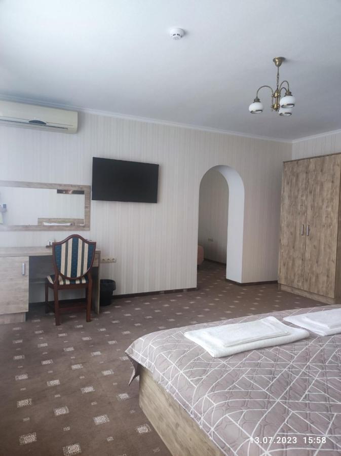 Apart-Hotel 24/7 Kamianets-Podilsky Extérieur photo